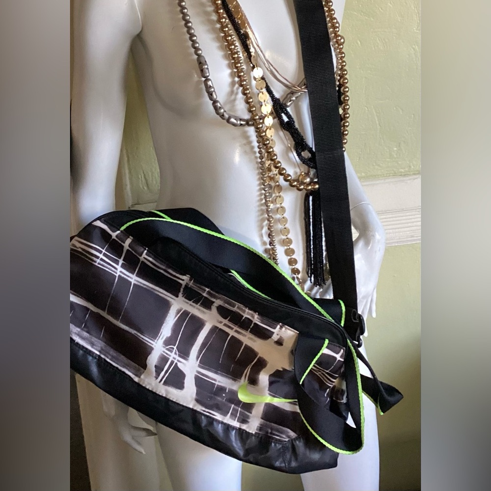 Nike duffle gym bag
